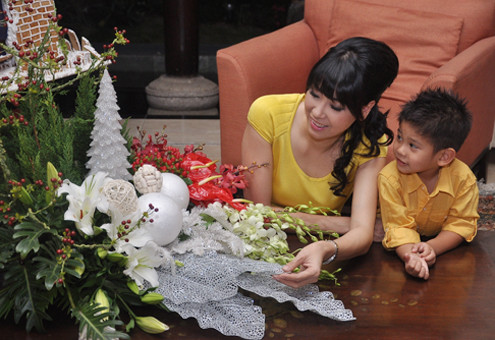 Bé Huỳnh Vương Khang (phải) là một cậu nhóc rất thông minh, lém lỉnh nhưng cũng giàu tình cảm.