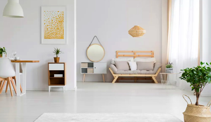 Không gian nhà ở đẹp đơn giản với gương và tủ gỗ trang trí.